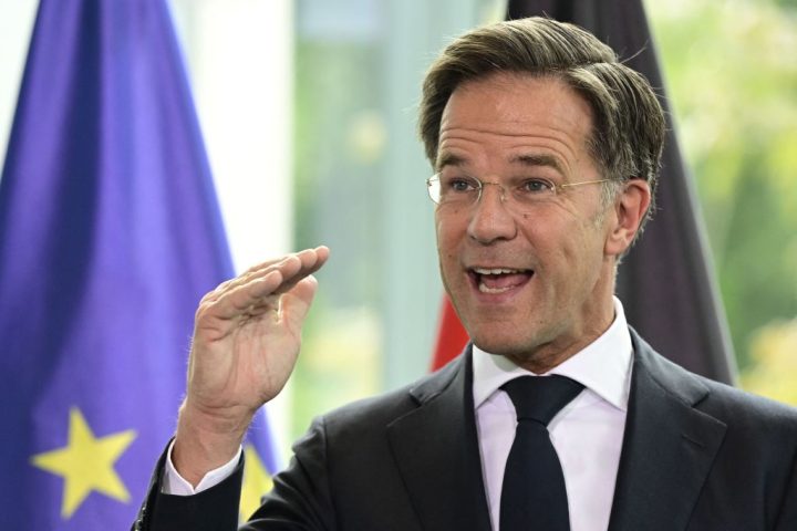 Dutch government collapses following migration row