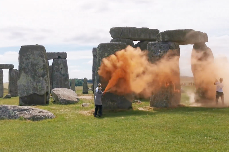 Watch: Just Stop Oil deface Stonehenge